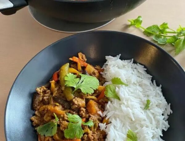 Boeuf haché à l'asiatique, légumes wok et riz