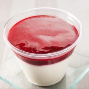 Fromage blanc et coulis de fruits rouges