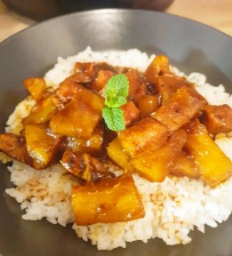 Curry de poulet à l'ananas et riz