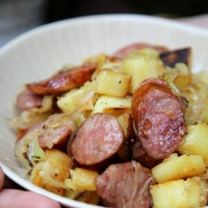 Saucisse de Morteau et pommes de terres fondantes à la moutarde