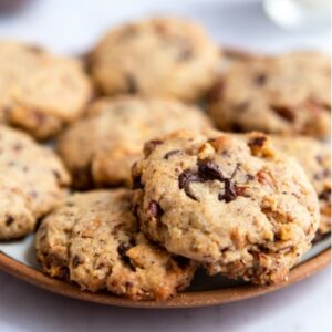 Cookie au chocolat, amandes, raisins, noisettes