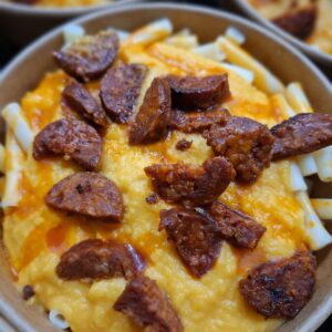 Macaronis à la crème de butternut et dés de chorizo grillés